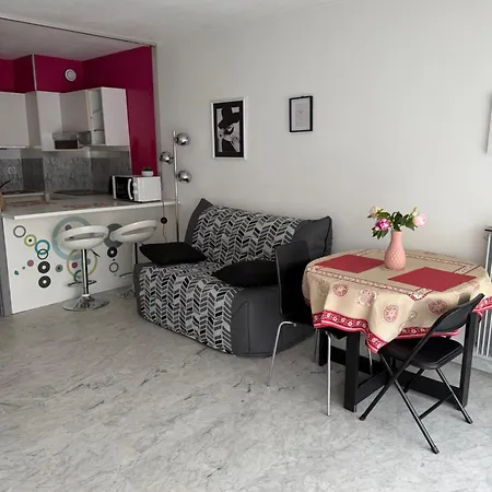 아파트 Beautiful In Juan Les Pins